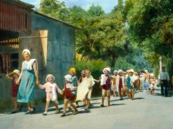 7 Дети Идут на Пляж в Ялте 1931 (Брэнсон Деку).jpg