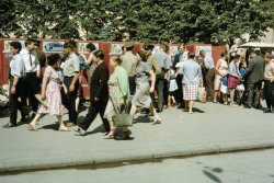 Автоматы с Газировкой На Улице 25 Октября. Москва. Тверской Район (1964) 1.jpg