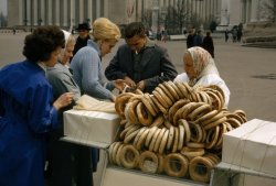 Аллея ВДНХ в Москве (1970).jpg